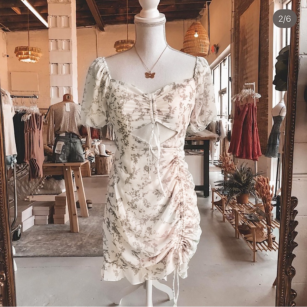 Et Celt Amazing Lace Floral Mini Dress